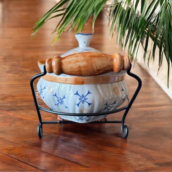 Temp-tations Presentable Ovenware Covered Casserole Dish with Stand - Picture 4 of 13